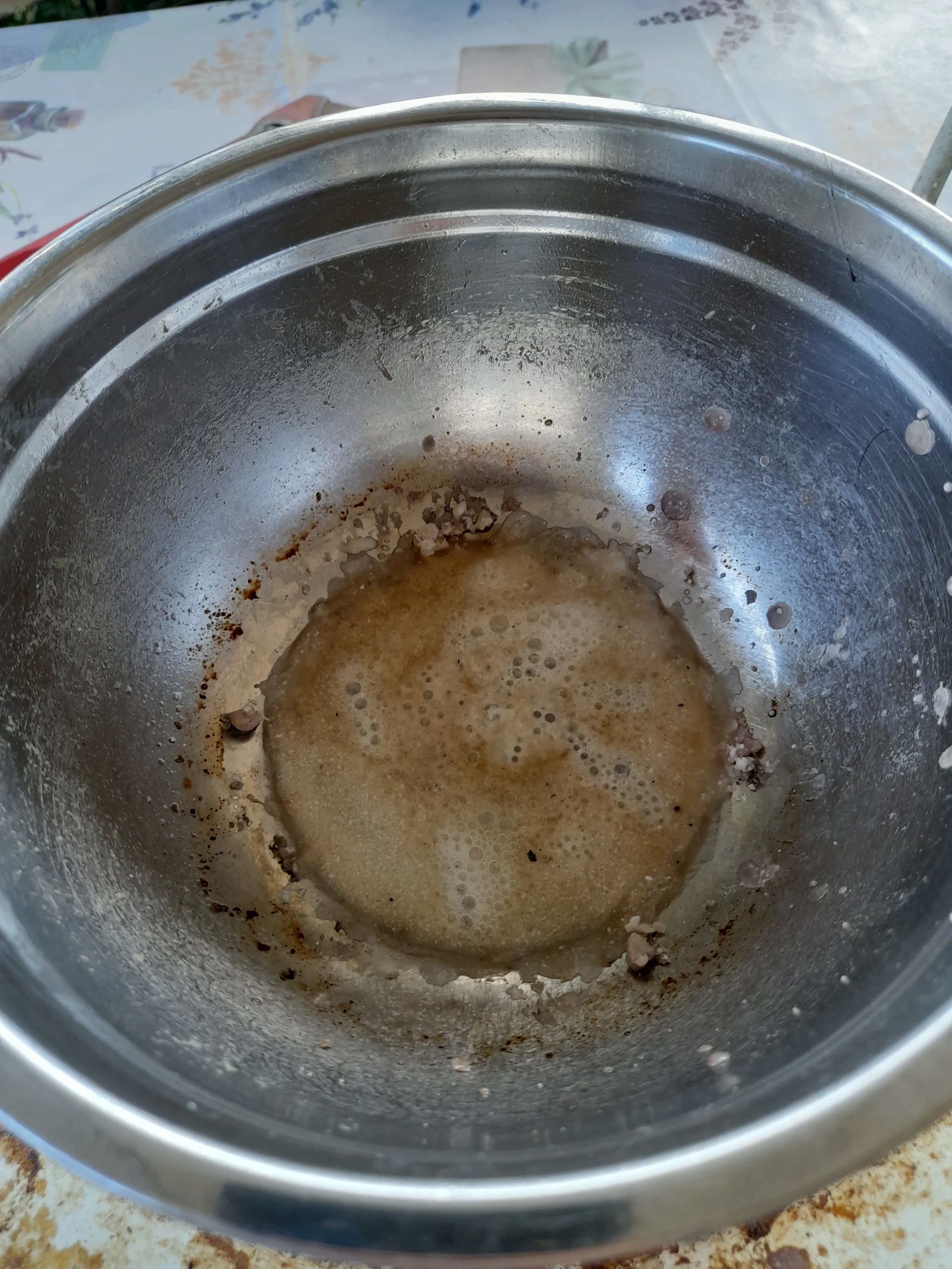 saltpeter sodium carbonate and tungsten mixed in a steel container