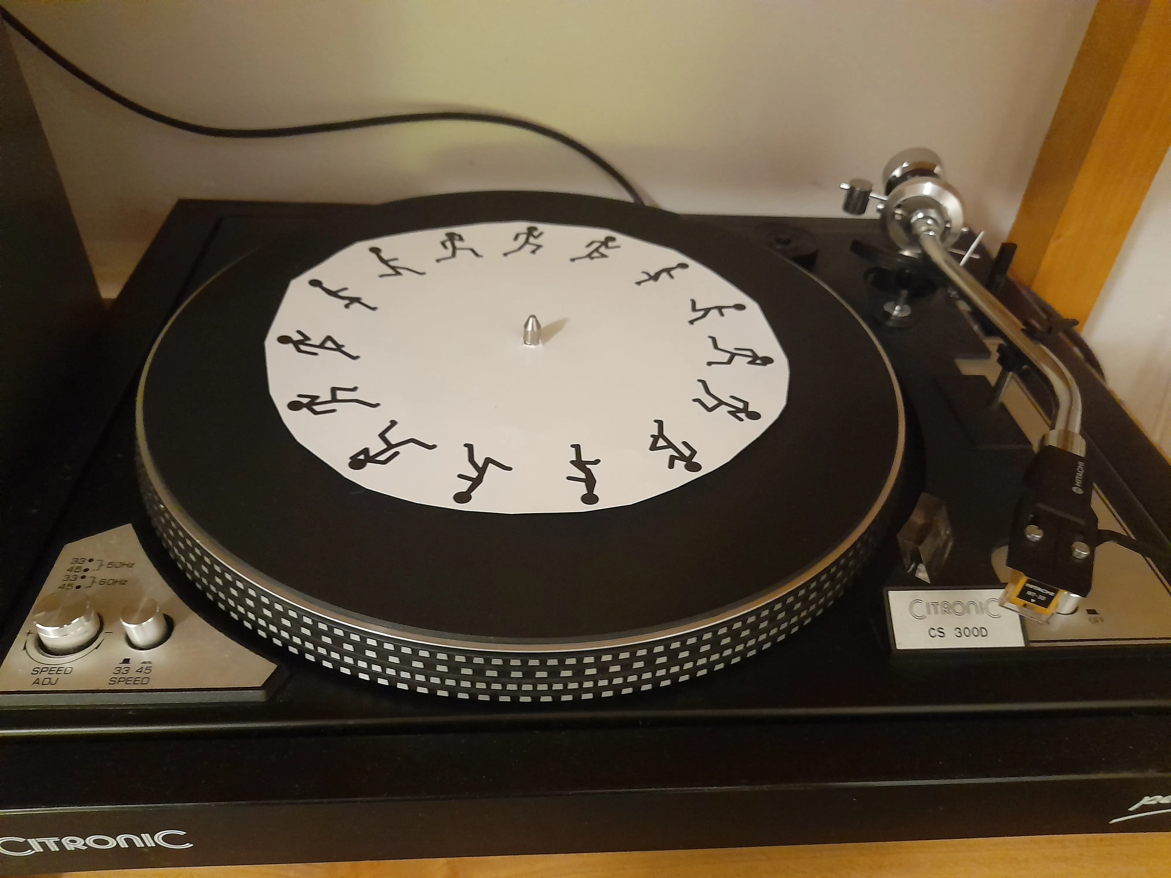 Record player with zoetrope disc spinning